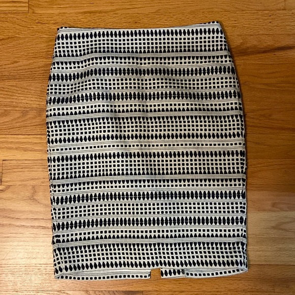 LOFT Dresses & Skirts - Gorgeous LOFT pencil skirt